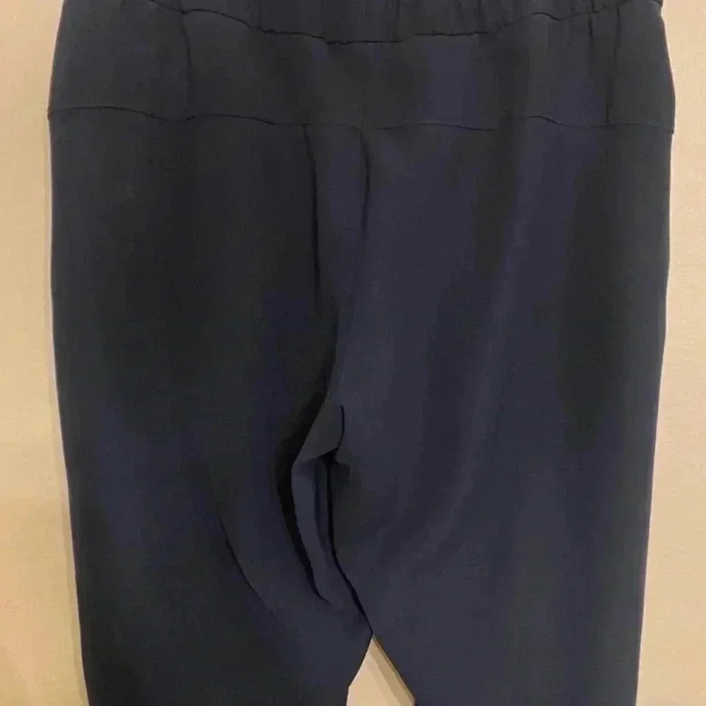 Lululemon On The Fly Woven Cropped Pants